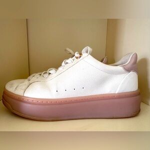 Kicking it in the Summer Sneakers!